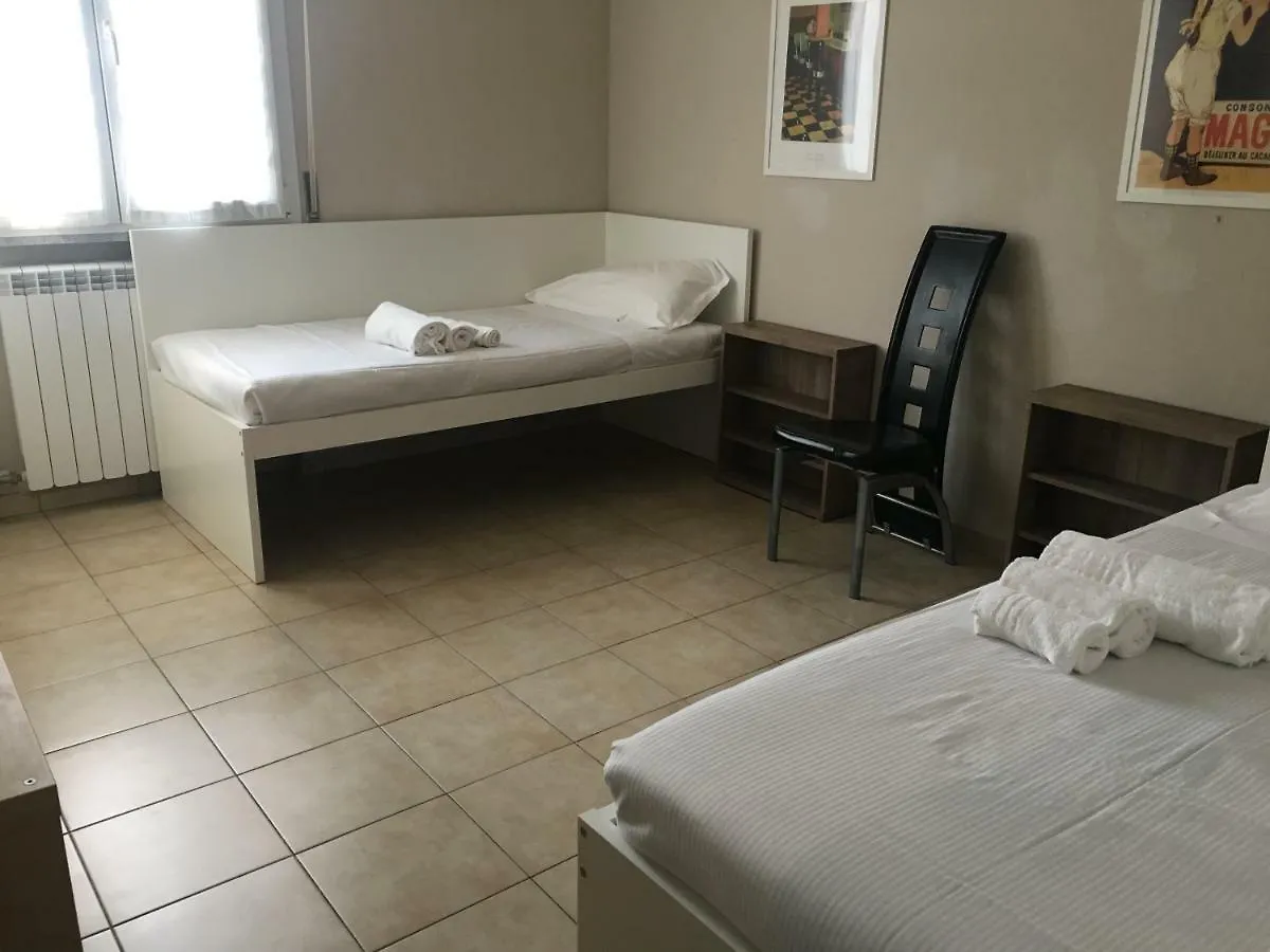 Affittacamere Italia Leonardo Rho Bed & Breakfast